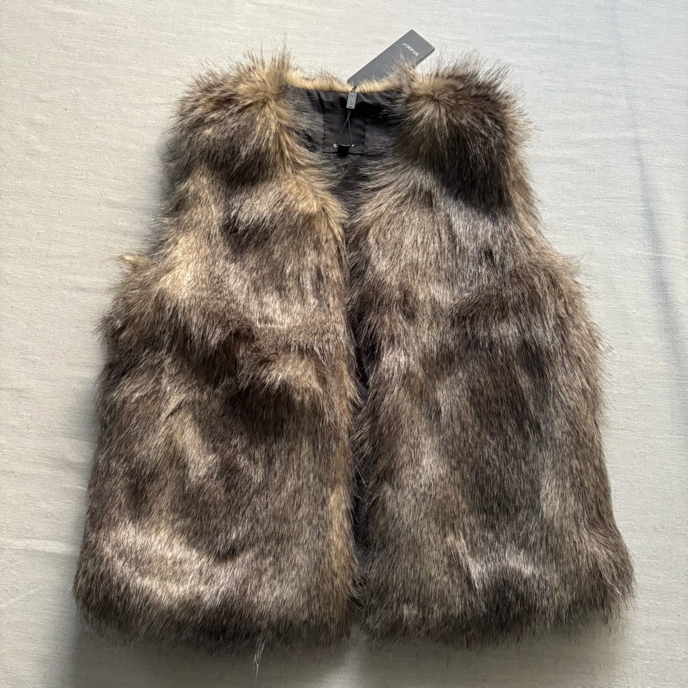 NWT Studio F Faux Fur Vest Brown Neutral Sleeveless Size 6 | Chic Cozy Luxe